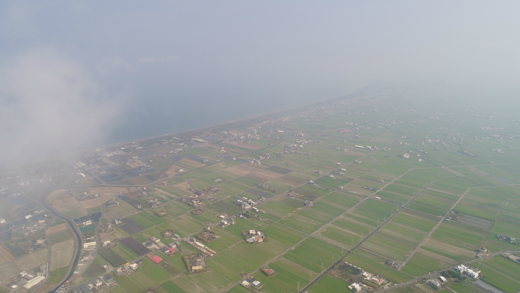 空拍雲中田